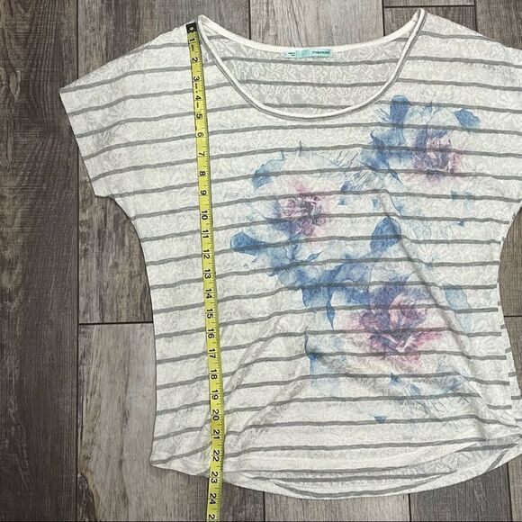 Maurices Floral and Striped Short Sleeve Blouse White With Gray Stripes large - Picture 9 of 11